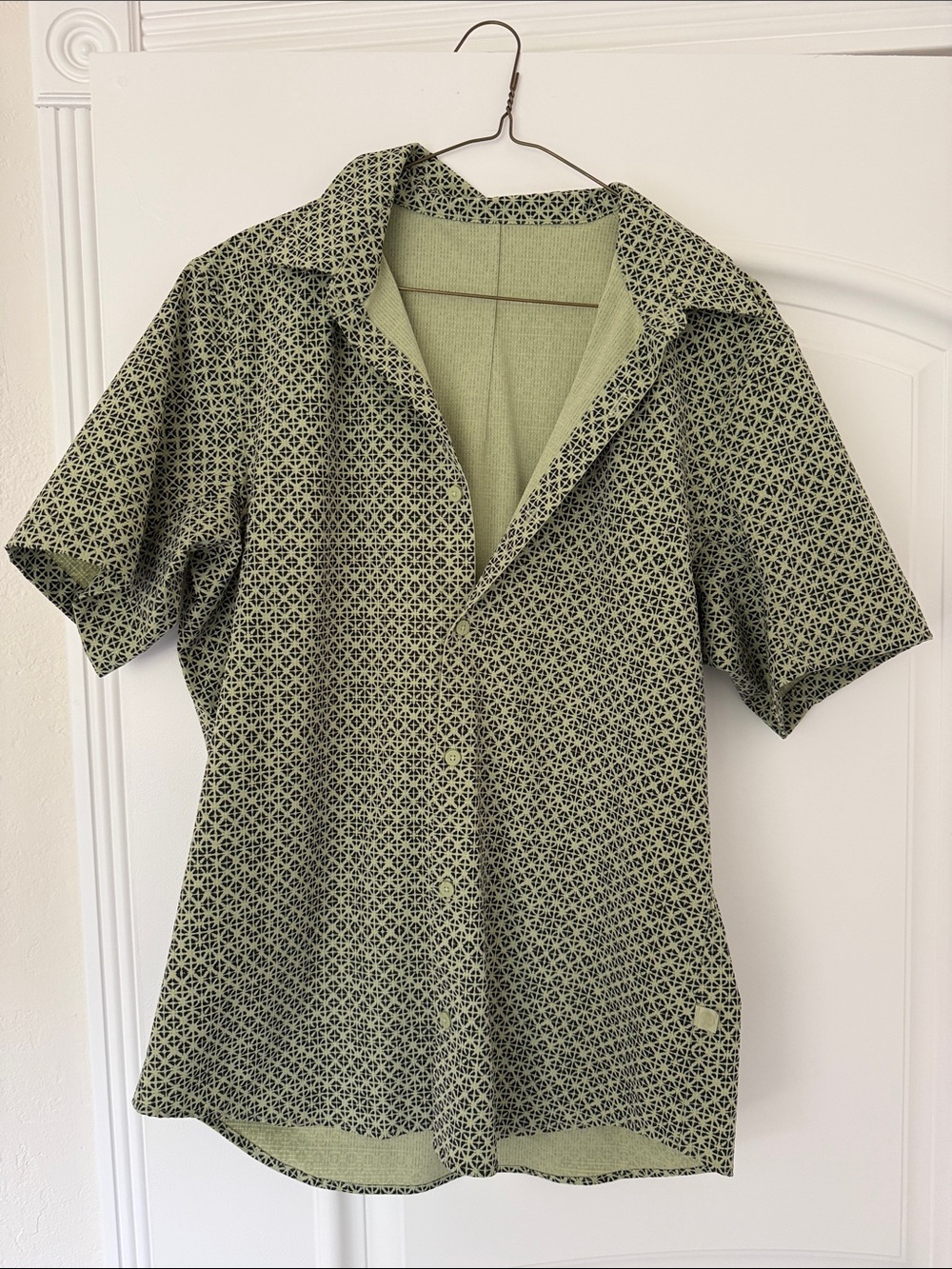 Lululemon Men’s Button Down in Green